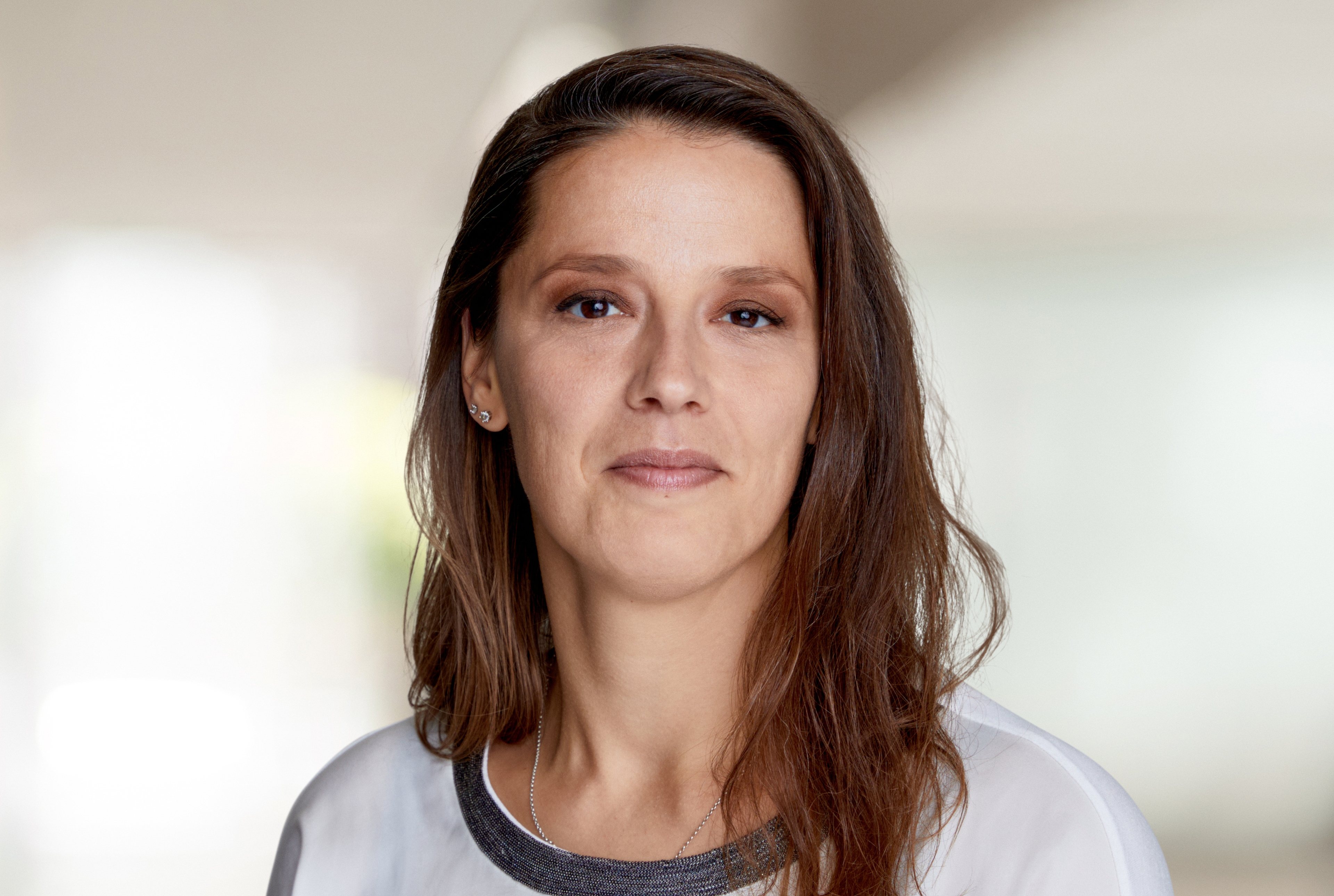Portrait of Suzanne van Voorthuizen, employee at Van Lanschot Kempen
